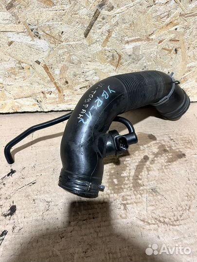 Патрубок воздушного фильтра Volkswagen touran 09