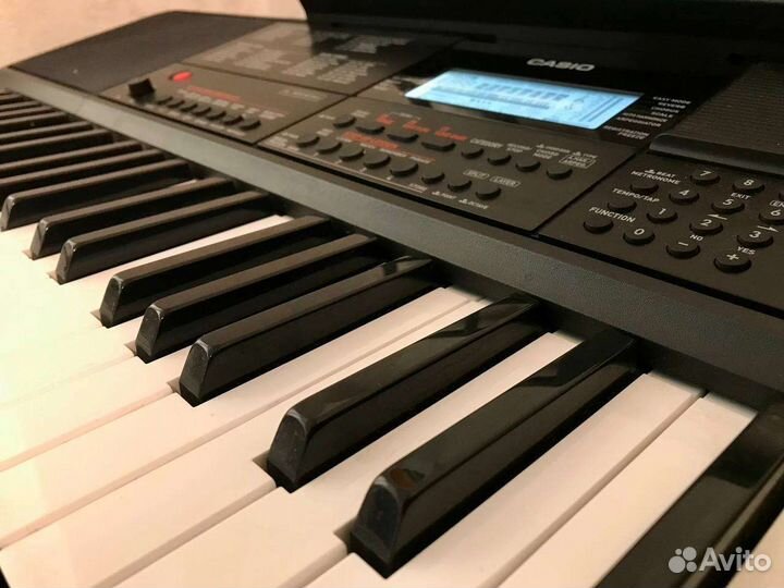 Синтезатор Casio CT-X700