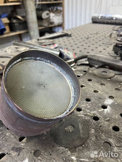 Универсальный металлический катализатор