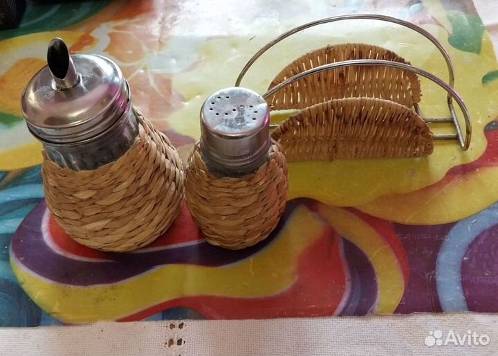 Набор: сахарница, солонка и салфетница