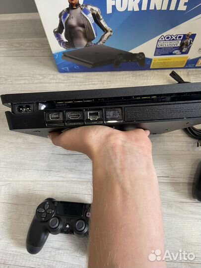 Sony ps4 slim