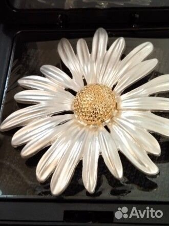 Брошь ромашка по мотивам gucci