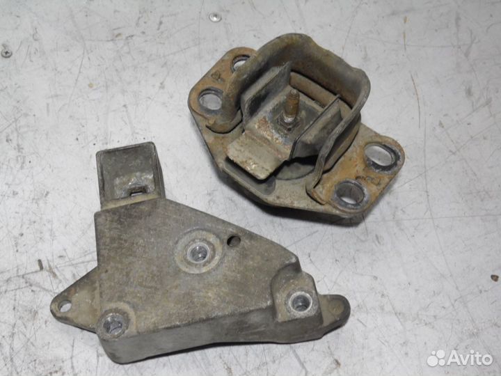 Кронштейн двигателя опора 1.4 Рено Симбол 1