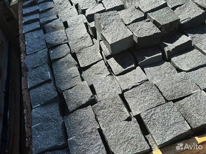 Гранитная брусчатка в ящиках