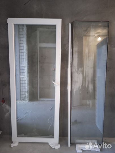 Оконный блок с дверью