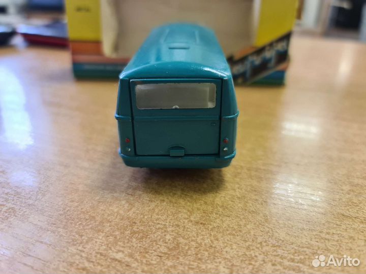 Модель СССР 1:43. Раф 977