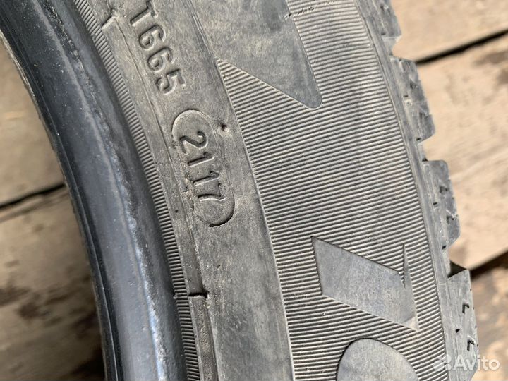 Pirelli Ice Zero 215/50 R17