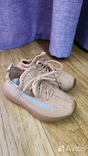 Кроссовки изи