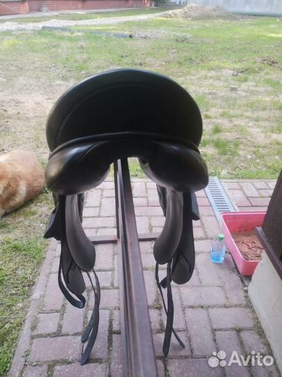 Выездковое седло