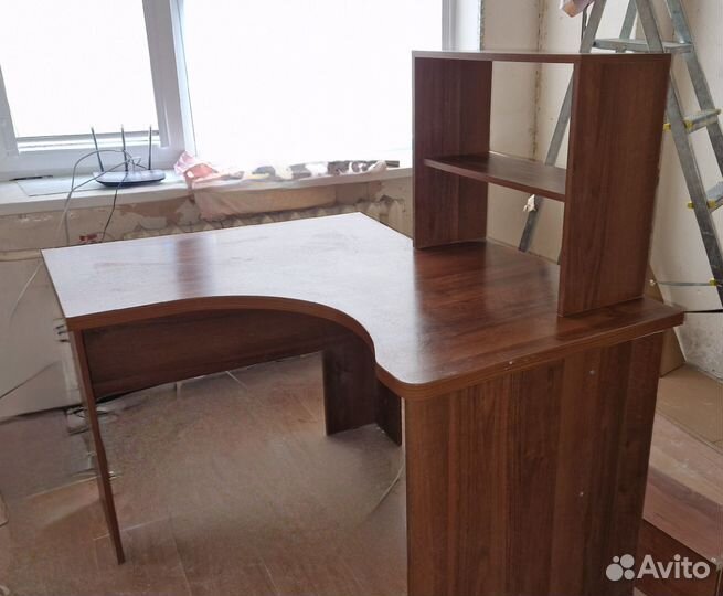 Угловой письменный стол