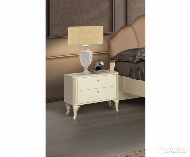 Тумба прикроватная в классическом стиле