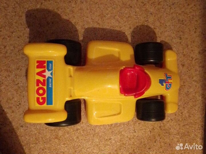 Игрушечная машинка