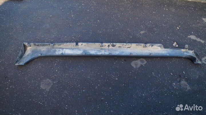 Nissan 76850-AU300 Накладка порога правая