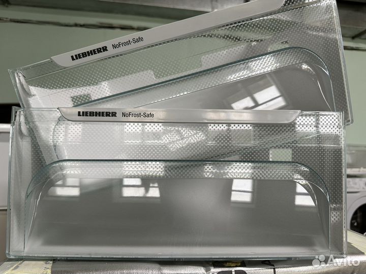 Ящик в морозильную камеру Liebherr (они на фото)