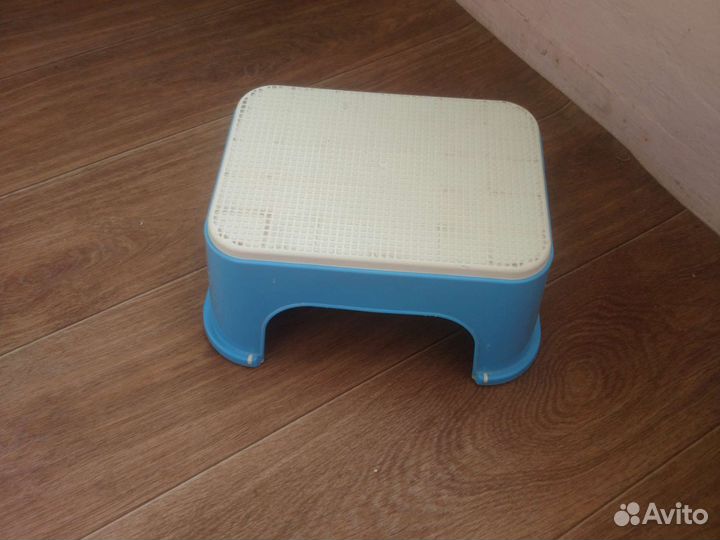 Подставка детская, пластиковая, очень крепкая