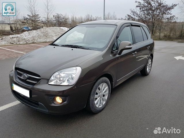 Лобовое стекло на Kia Carens 06-12г