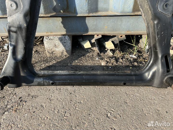 Балка подвески передняя (подрамник) Nissan Juke