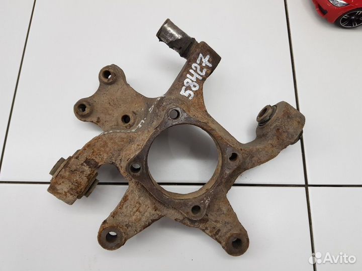 Кулак задний правый