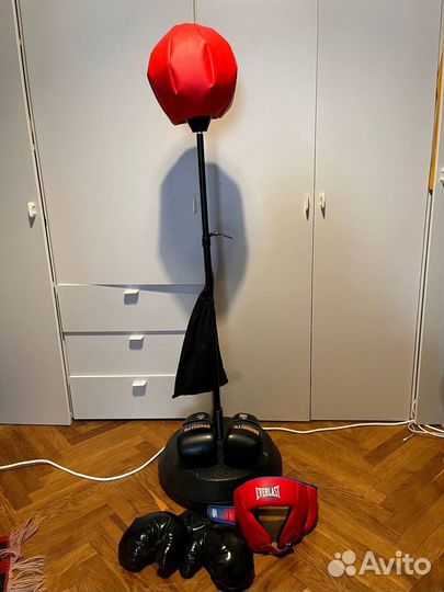 Мини напольная груша и перчатки для бокса