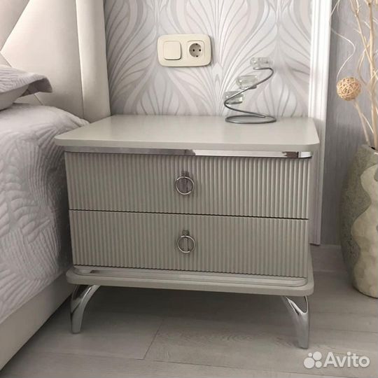 Тумбочка прикроватная