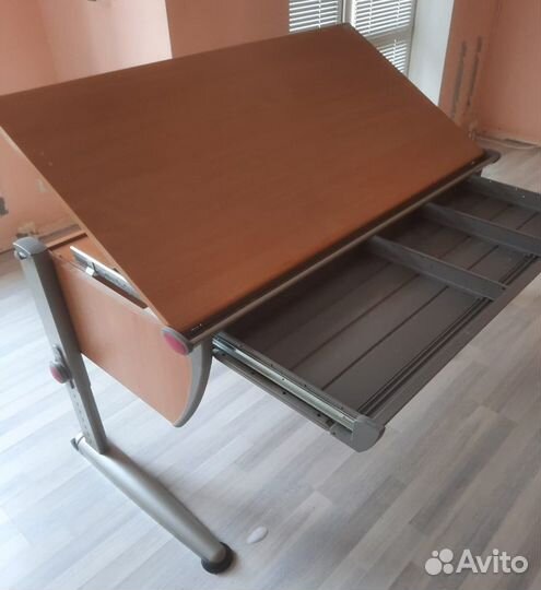 Растущая парта Moll Runner и стул Maximo Forte