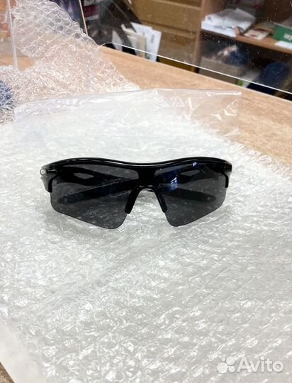 Чёрные спортивные солнцезащитные очки
