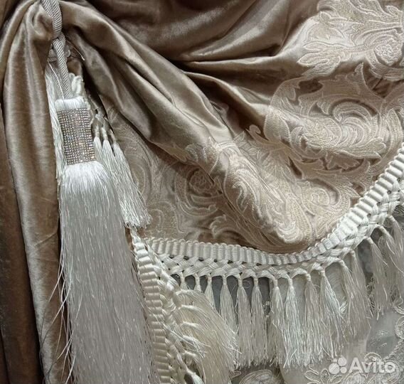 Шторы бархатные с вышивкой и бахромой
