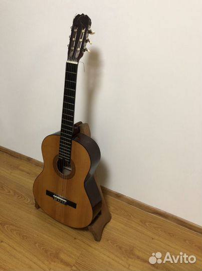 Подставка для гитары