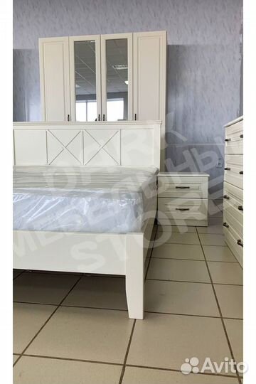 Кровать массив