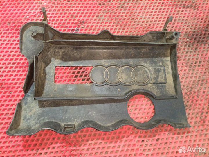 Крышка двигателя Audi A4 B5 ADP 1.6 1996
