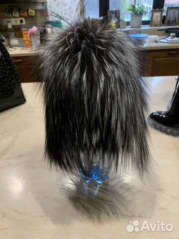 Шапки из чернобурки и из енота