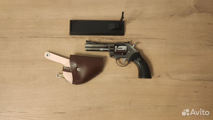 Пистолет-зажигалка Револьвер