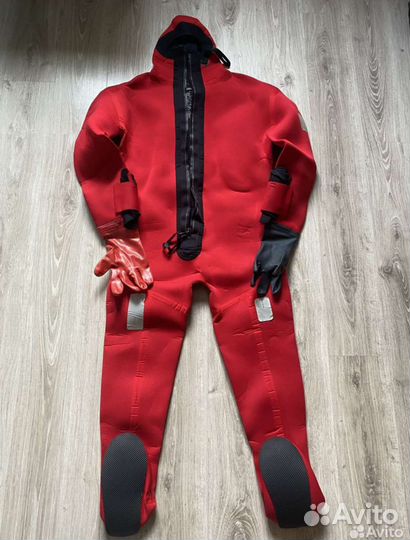 Сухой гидрокостюм