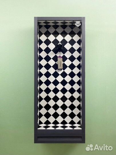 Шкаф-витрина для гитары