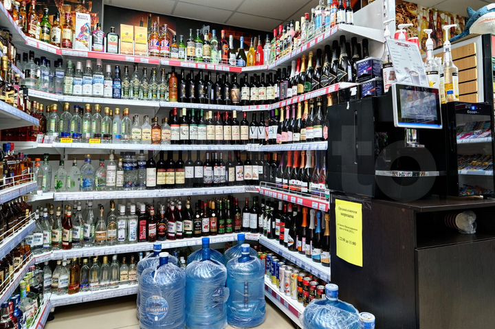 Нежилое помещение с арендаторами, 70 м²