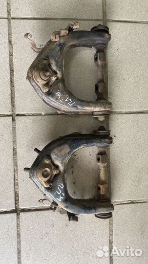 Рычаг передний верхний Mitsubishi Pajero 2