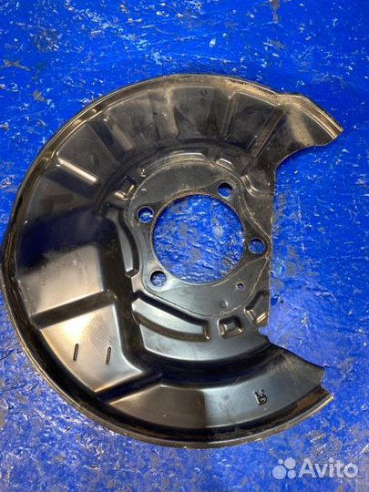 Пыльник тормозного диска задний правый Toyota