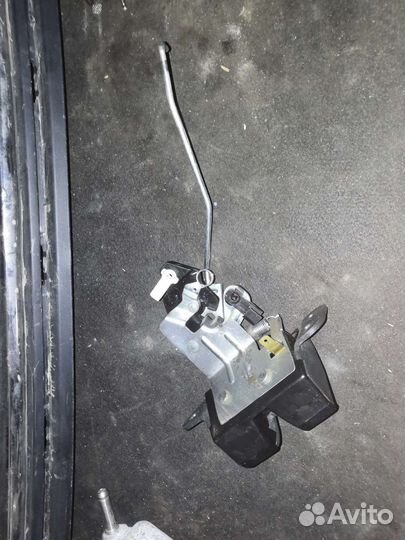 Замок крышки багажника Hyundai Solaris хетчбек