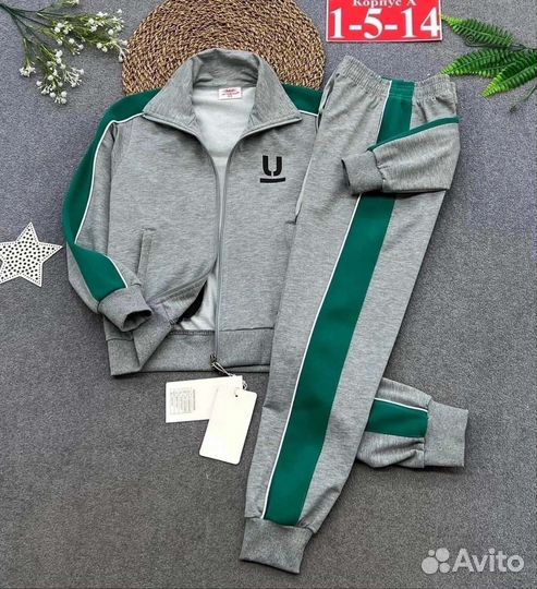 Костюм спортивный