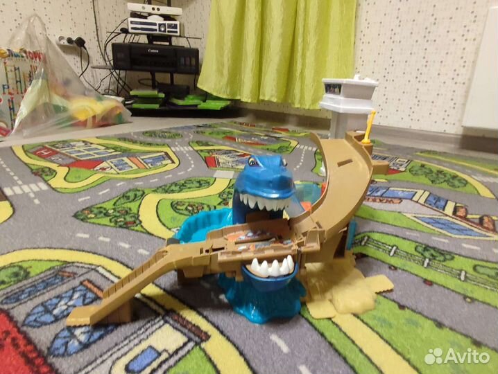 Станция от HotWhels с акулой