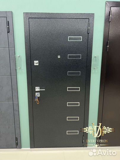 Дверь входная Мега Ромена