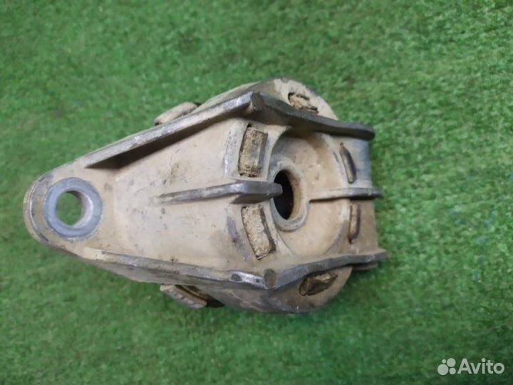 Подушка двигателя задняя Opel Astra 2005