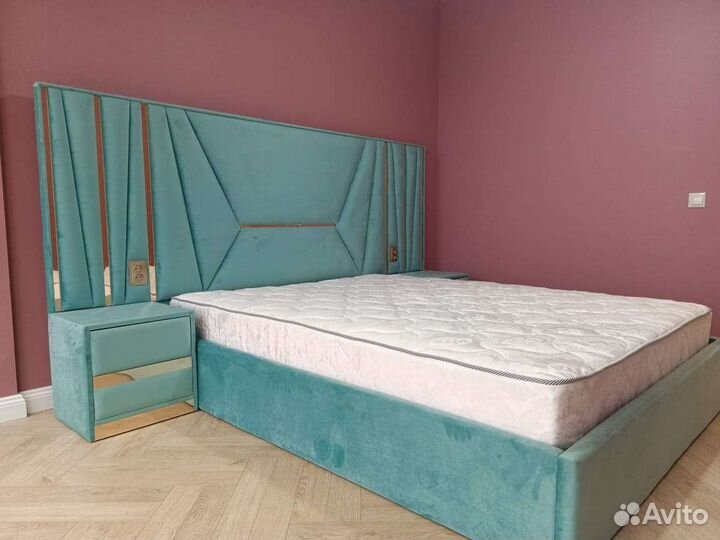 Кровать двухспальная с подьемным механизмом