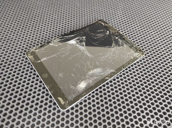 Apple iPad 5Gen 9.7 A1822 Wi-Fi