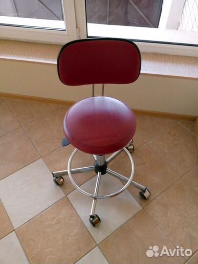 Кресло для мастера маникюра бу