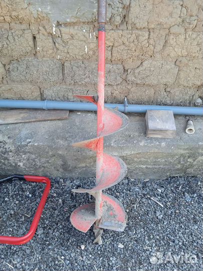 Бурения ям под столбы