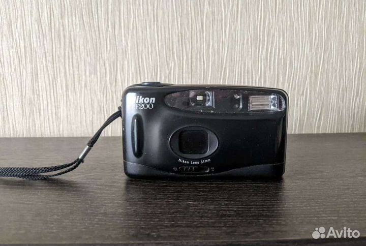 Плёночный фотоаппарат Nikon EF200