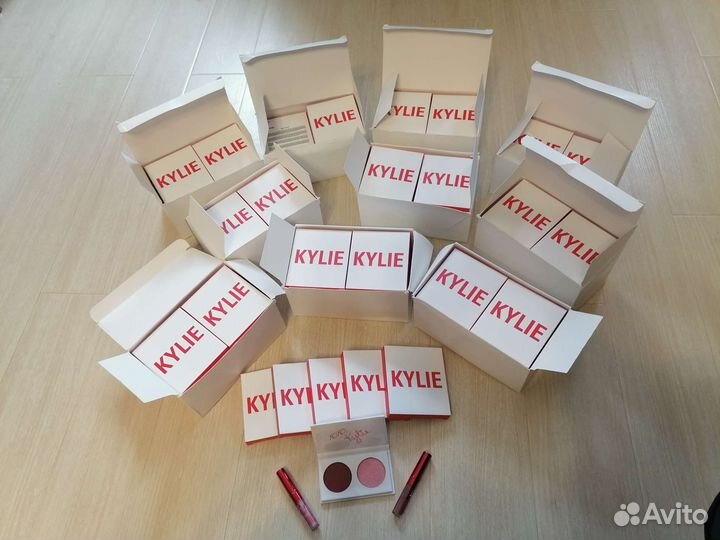 Набор Kylie тени, блески