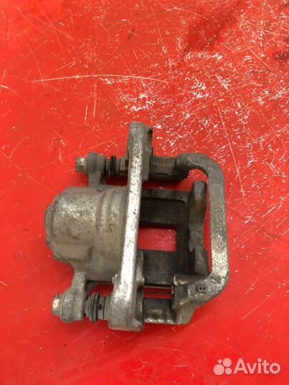 Суппорт тормозной задний правый Nissan Qashqai J10