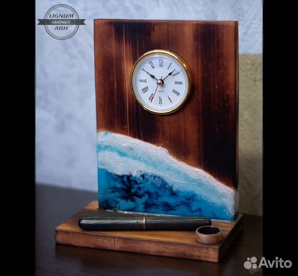 Часы из дерева и эпоксидной смолы 